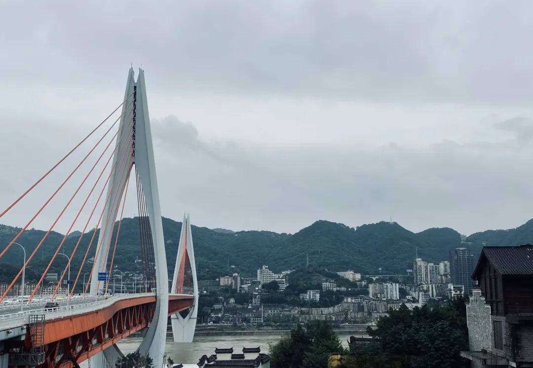 _重庆上亿资产的人有多少_重庆每年投资一万亿