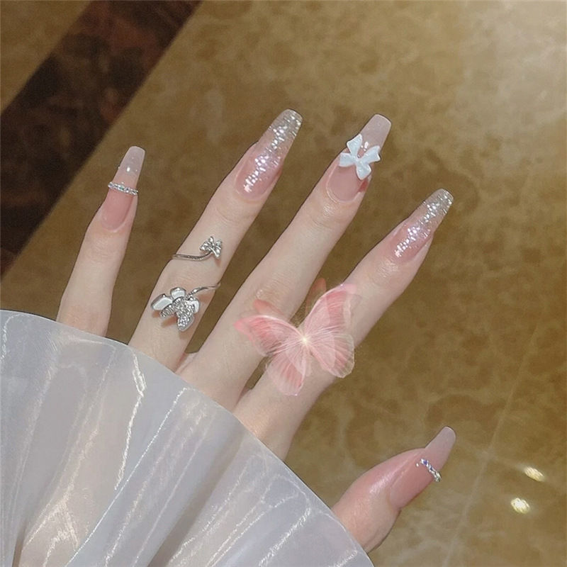 年轻人热捧的过年三件套有多火_年轻人热捧的过年三件套有多火_